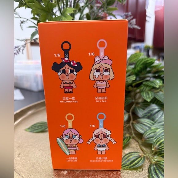 CRYBABY Vacation Mode On Series-Vinyl
Plush Pendant- My Summer Vibe - Picture 8 of 11